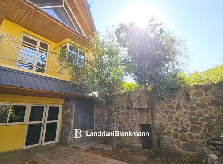 Casa · 246m² · 5 Ambientes · 2 Cocheras
