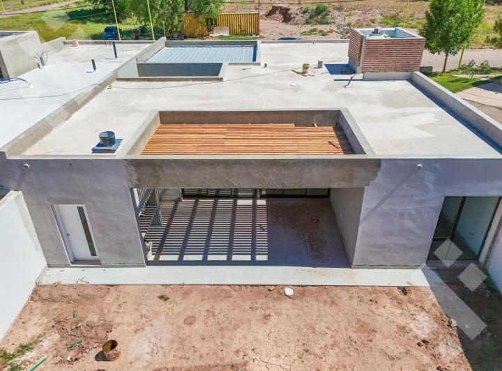 Casa · 141m² · 5 Ambientes · 2 Cocheras