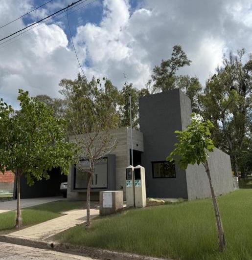 Casa · 189m² · 5 Ambientes · 2 Cocheras