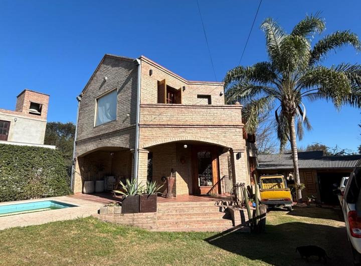 Casa · 320m² · 5 Ambientes · 2 Cocheras