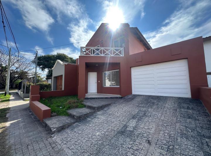 Casa · 177m² · 6 Ambientes · 3 Cocheras