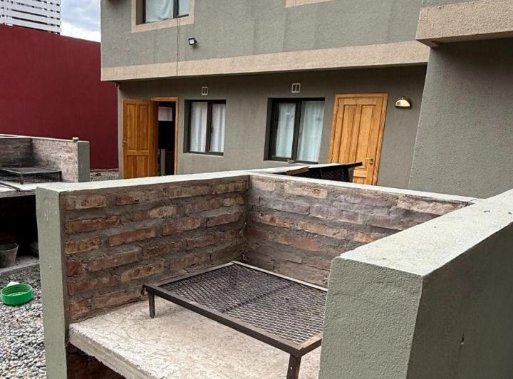 Casa · 400m² · 3 Ambientes · 2 Cocheras