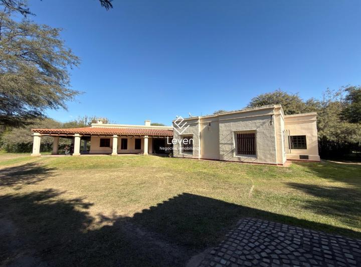 Casa · 845m² · 7 Dormitorios · 6 Cocheras
