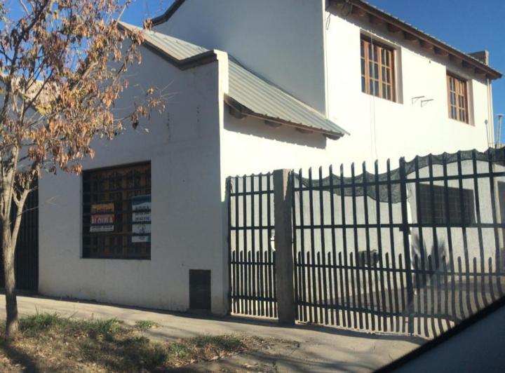 Casa · 50m² · 5 Ambientes · 1 Cochera