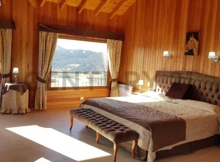 Casa · 220m² · 4 Ambientes · 1 Cochera