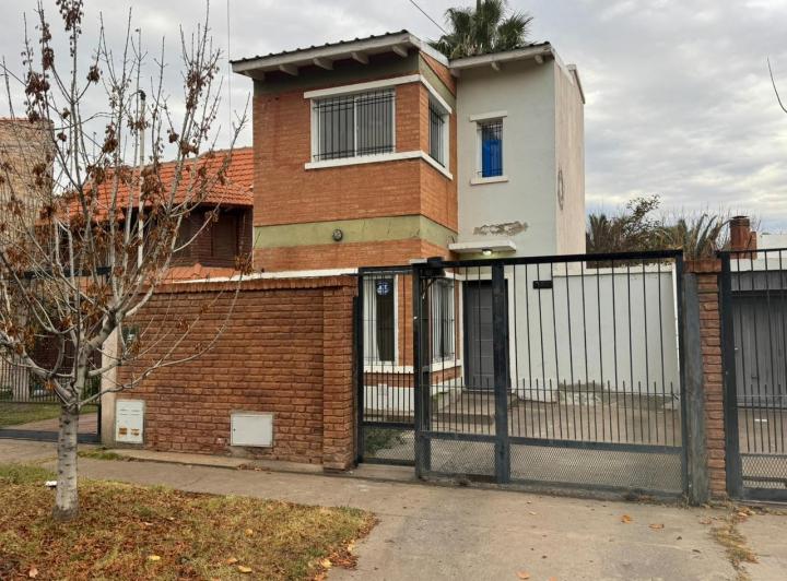 Casa · 75m² · 3 Ambientes · 1 Cochera