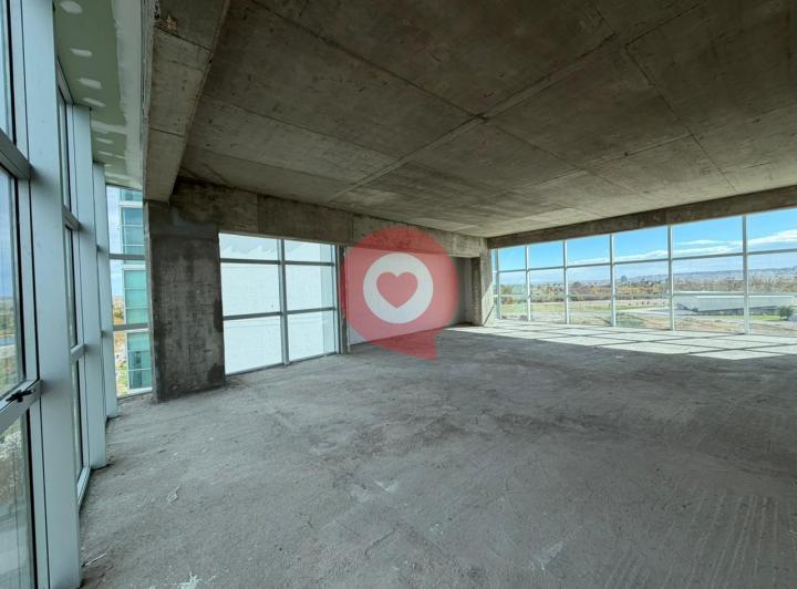 Oficina comercial · 241m² · 1 Ambiente · 10 Cocheras