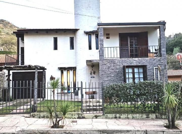 Casa · 205m² · 6 Ambientes · 2 Cocheras