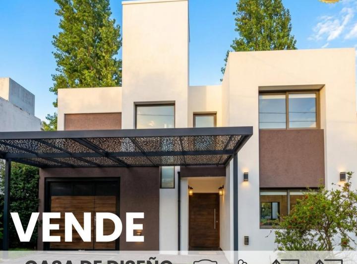 Casa · 220m² · 8 Ambientes · 3 Cocheras