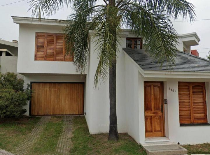 Casa · 330m² · 4 Ambientes