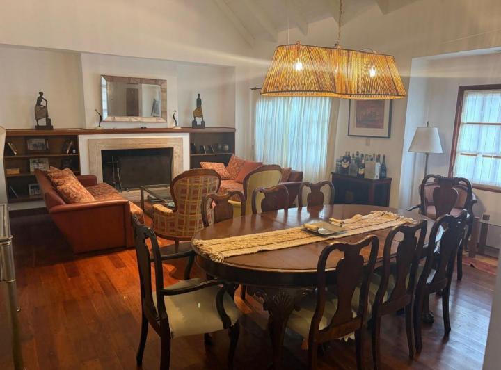 Casa · 480m² · 5 Ambientes · 2 Cocheras