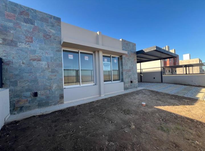 Casa · 175m² · 5 Ambientes · 2 Cocheras
