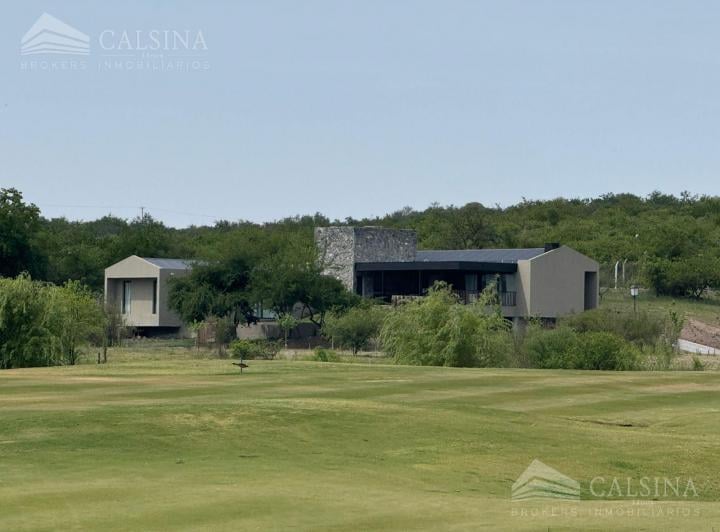 Casa · 361m² · 3 Dormitorios · 6 Cocheras