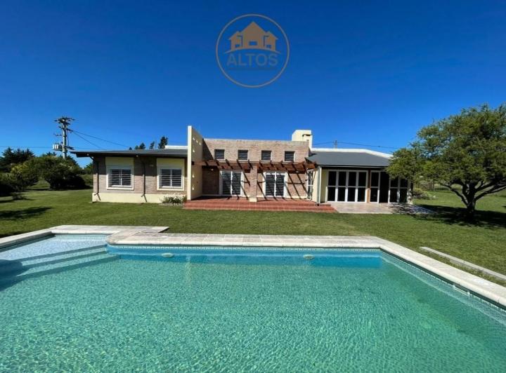 Casa · 164m² · 7 Ambientes · 2 Cocheras