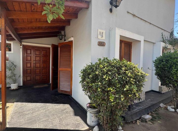 Casa · 193m² · 10 Ambientes · 2 Cocheras