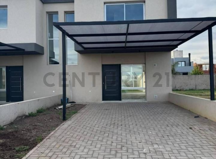 Casa · 120m² · 4 Ambientes · 2 Cocheras