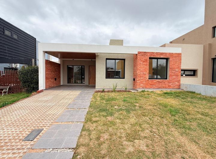 Casa · 119m² · 5 Ambientes · 2 Cocheras