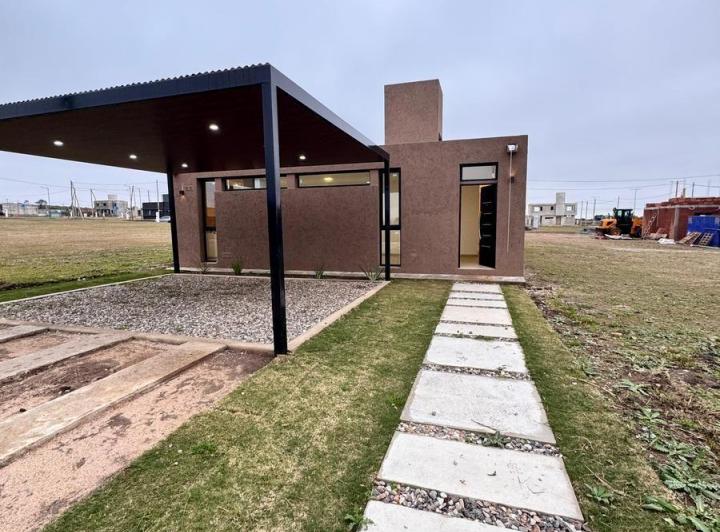 Casa · 131m² · 4 Ambientes · 2 Cocheras
