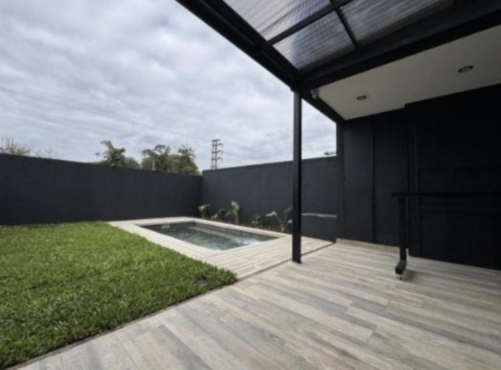 Casa · 180m² · 5 Ambientes · 2 Cocheras