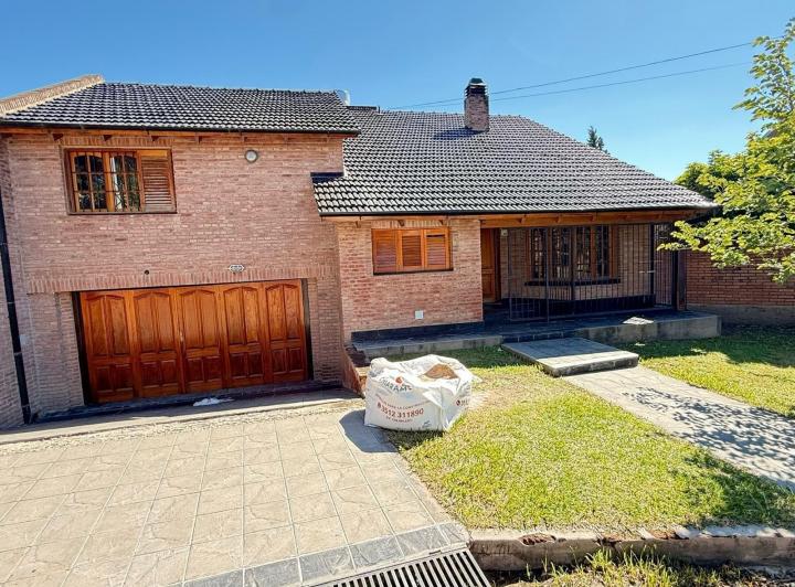 Casa · 306m² · 7 Ambientes · 2 Cocheras