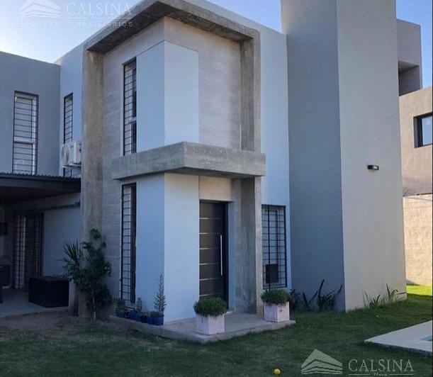 Casa · 155m² · 3 Dormitorios · 1 Cochera