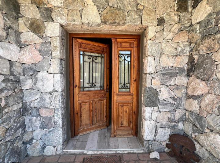 Casa · 286m² · 6 Ambientes · 2 Cocheras