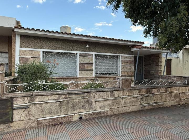 Casa · 180m² · 8 Ambientes