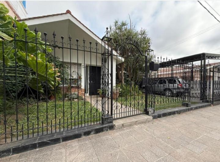 Casa · 190m² · 8 Ambientes · 2 Cocheras