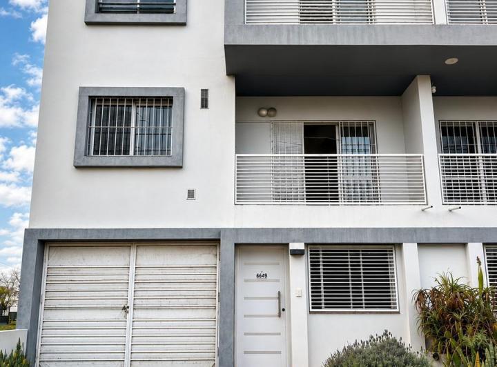Casa · 162m² · 6 Ambientes · 2 Cocheras