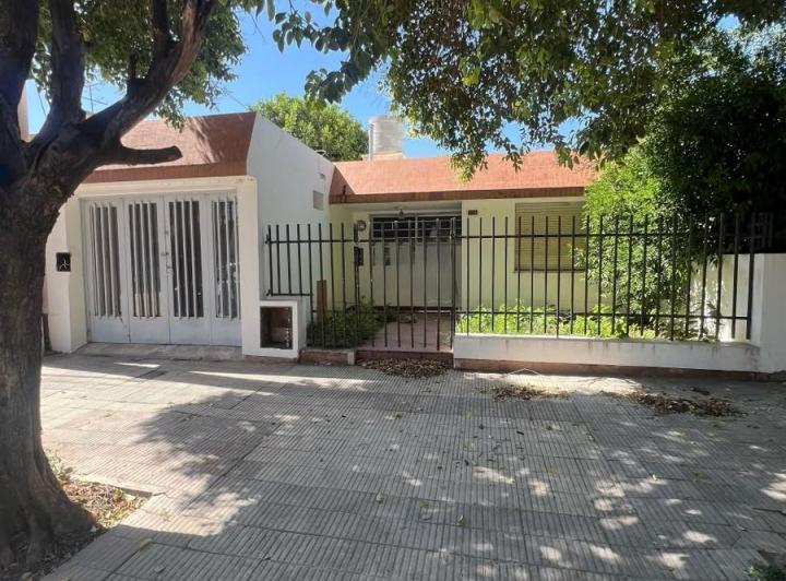 Casa · 97m² · 4 Ambientes · 1 Cochera