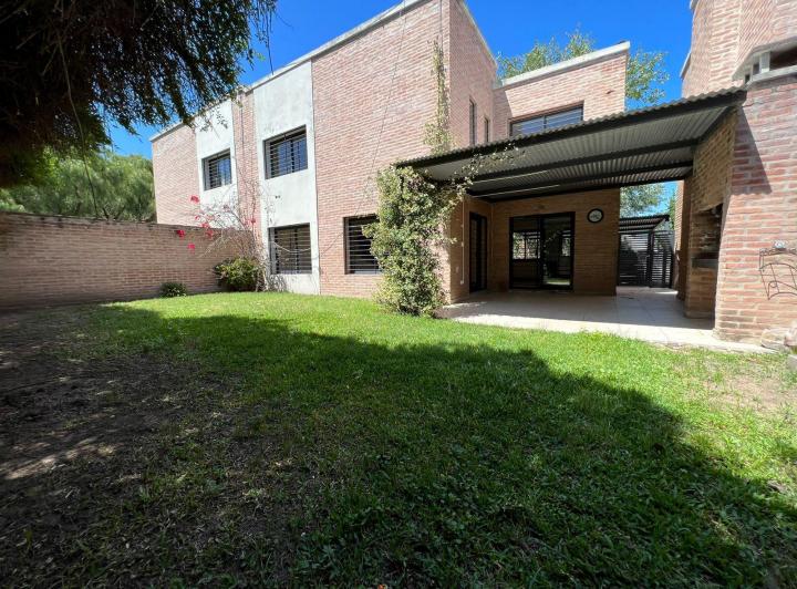 Casa · 150m² · 4 Ambientes · 2 Cocheras