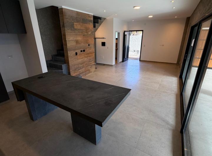 Casa · 150m² · 5 Ambientes · 2 Cocheras