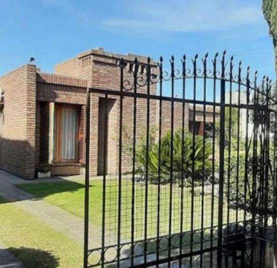 Casa · 250m² · 5 Ambientes · 1 Cochera