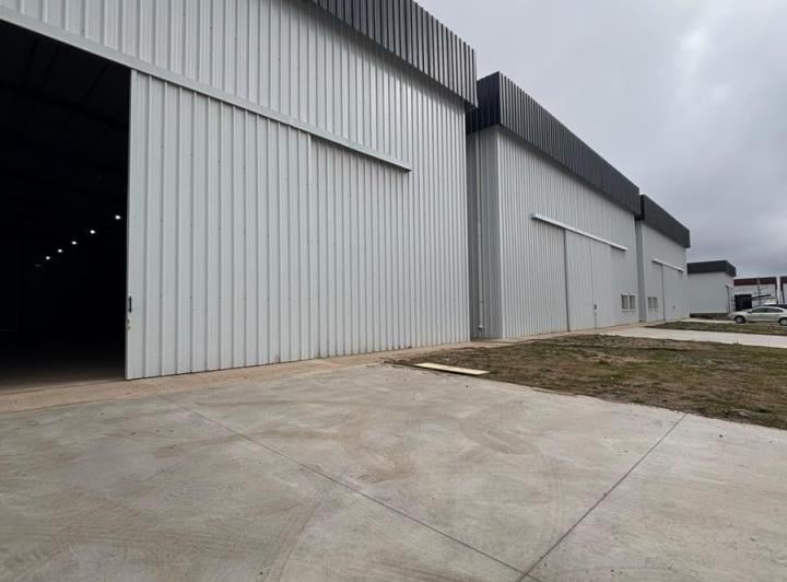 Local comercial · 1096m²