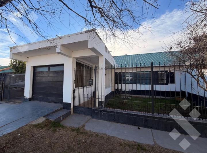 Casa · 152m² · 5 Ambientes · 2 Cocheras