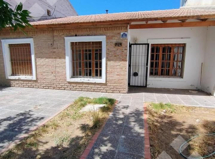 Casa · 121m² · 5 Ambientes · 2 Cocheras