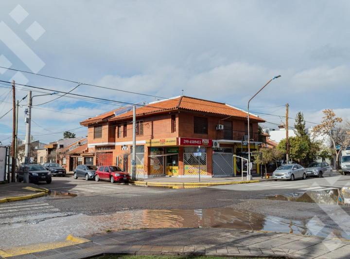 Casa · 498m² · 10 Ambientes · 1 Cochera
