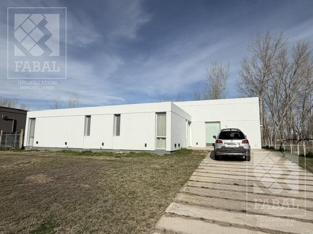 Casa · 150m² · 3 Ambientes · 2 Cocheras
