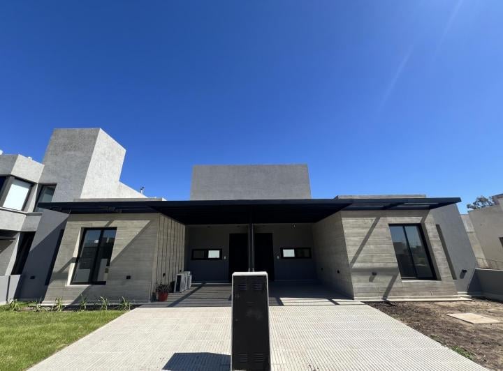 Casa · 108m² · 3 Ambientes · 1 Cochera