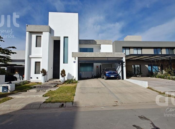 Casa · 276m² · 6 Ambientes · 2 Cocheras