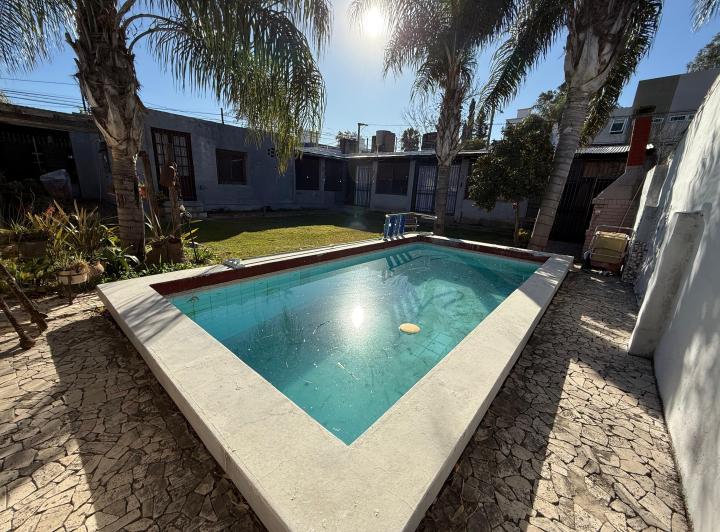 Casa · 255m² · 6 Ambientes · 3 Cocheras