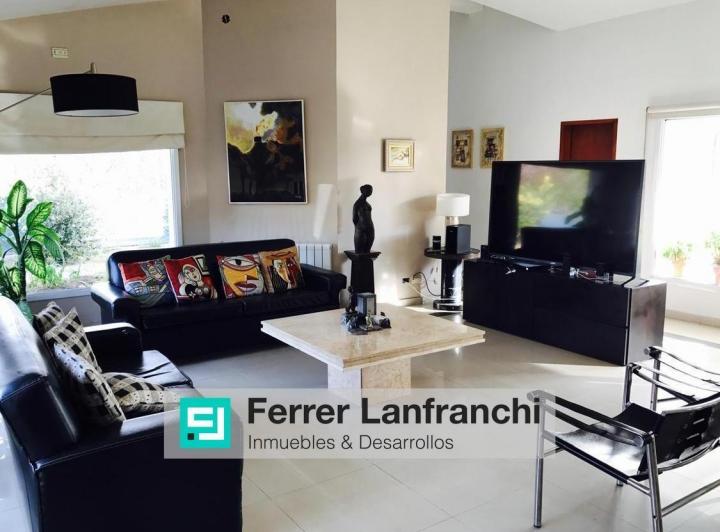 Casa · 600m² · 8 Ambientes · 2 Cocheras