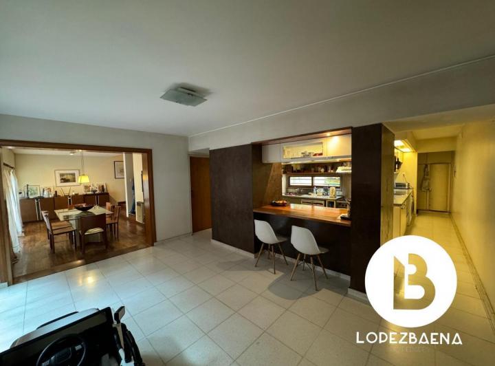 Casa · 315m² · 10 Ambientes · 2 Cocheras