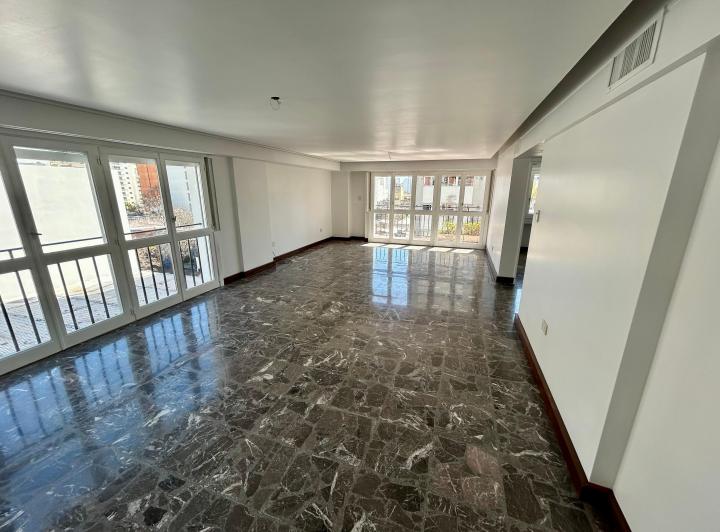 Departamento · 210m² · 6 Ambientes · 1 Cochera