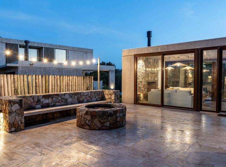 Casa · 256m² · 6 Ambientes · 2 Cocheras