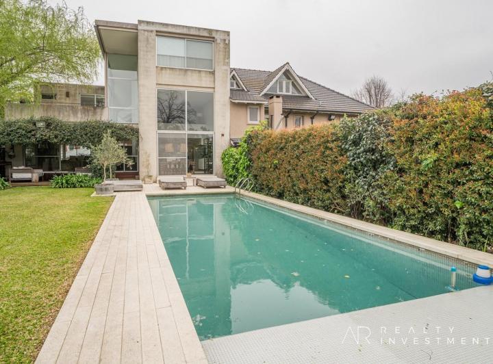 Casa · 400m² · 6 Ambientes · 2 Cocheras