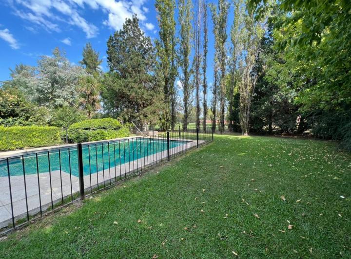 Casa · 320m² · 6 Ambientes · 5 Cocheras