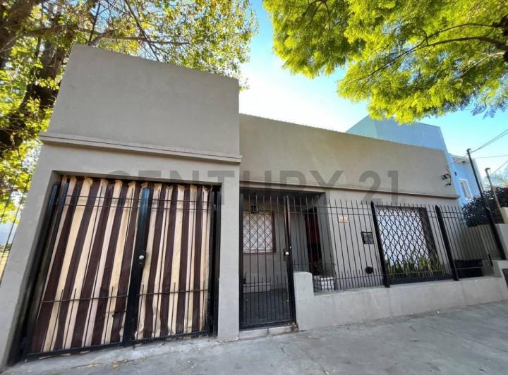Casa · 100m² · 4 Ambientes · 1 Cochera