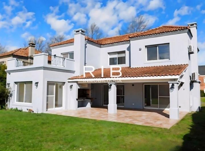 Casa · 256m² · 5 Ambientes · 3 Cocheras