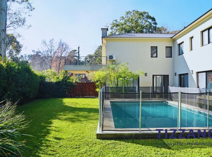 Casa · 236m² · 5 Ambientes · 5 Cocheras